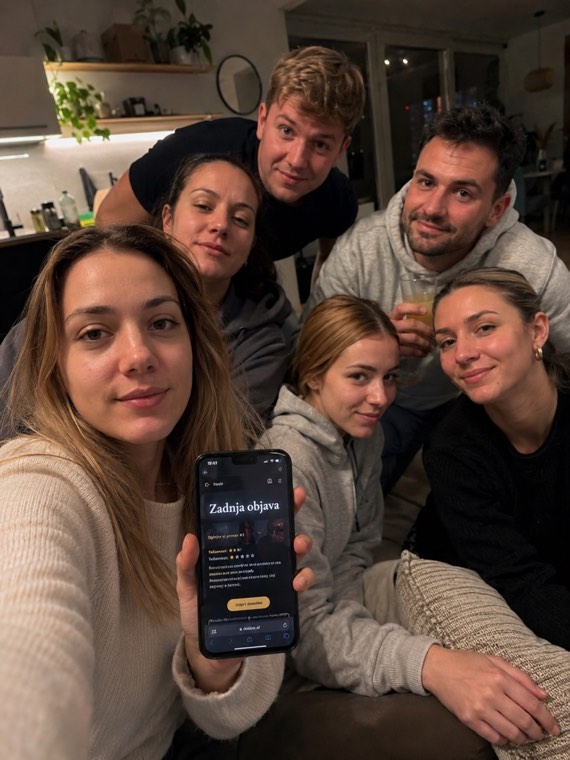 Družba za mizo igra Dosje na telefonih