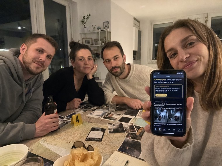 Družba za mizo igra Dosje na telefonih